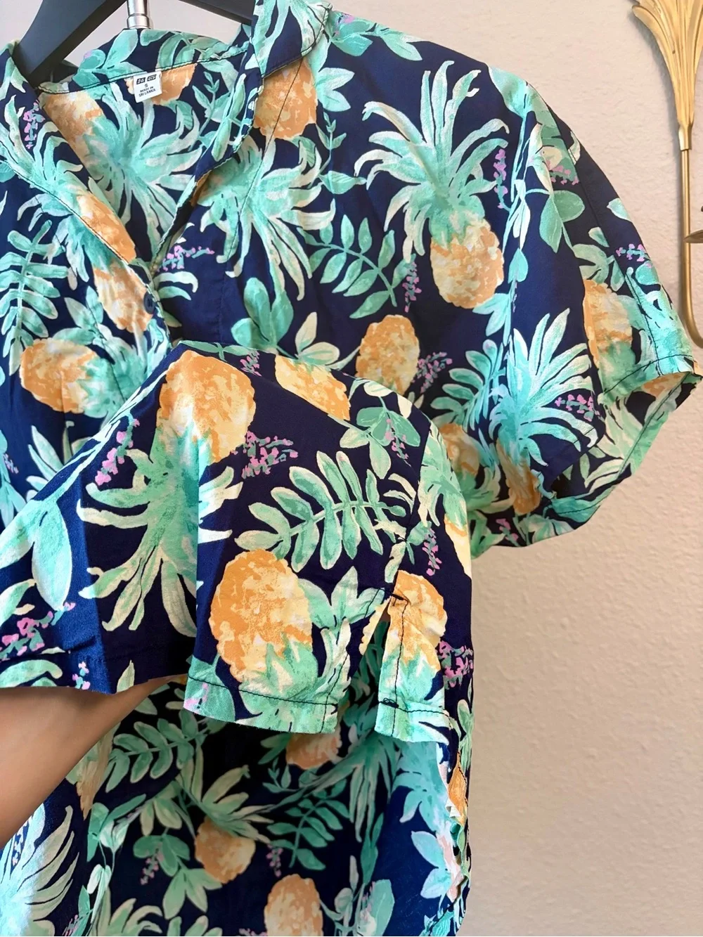 UNI QLO Navy Blue Top with Pineapple / Tropical Print Button-Down Shirt Size S - Picture 5 of 6